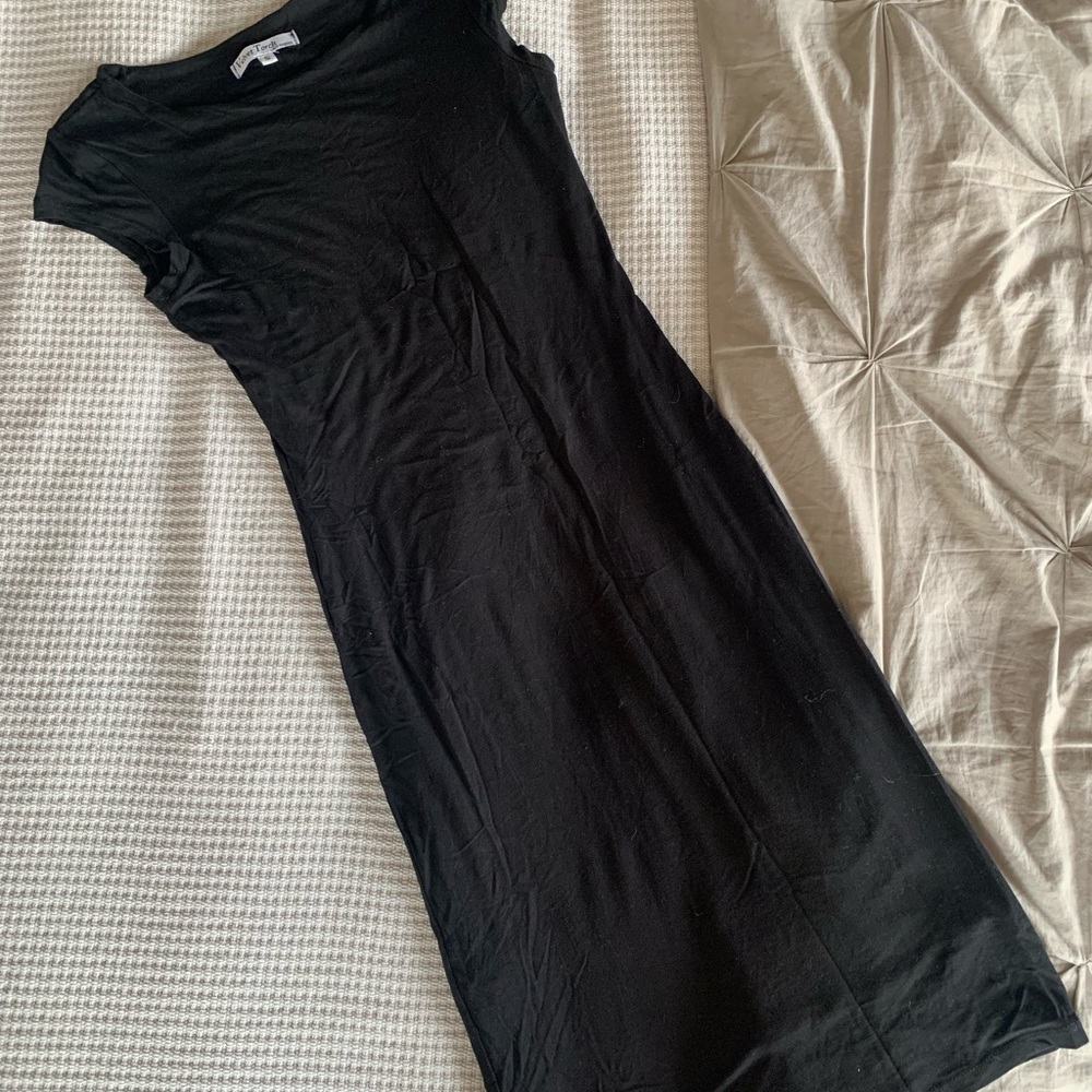 BLACK FORM FITTING DRESS